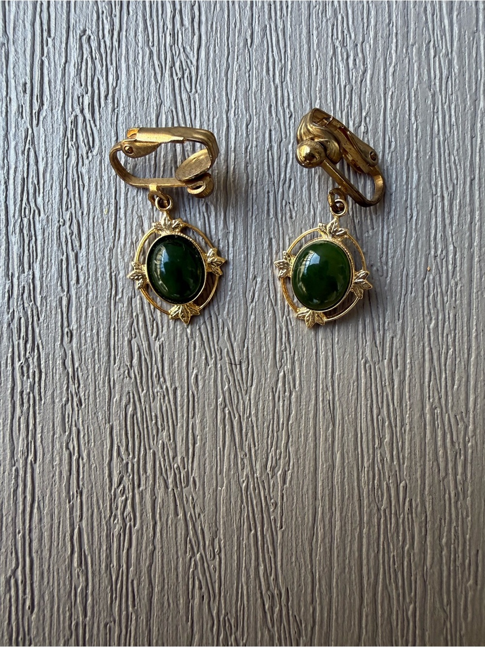 Vintage Green Cabochon Gold Tone Clip-On Dangle Earrings